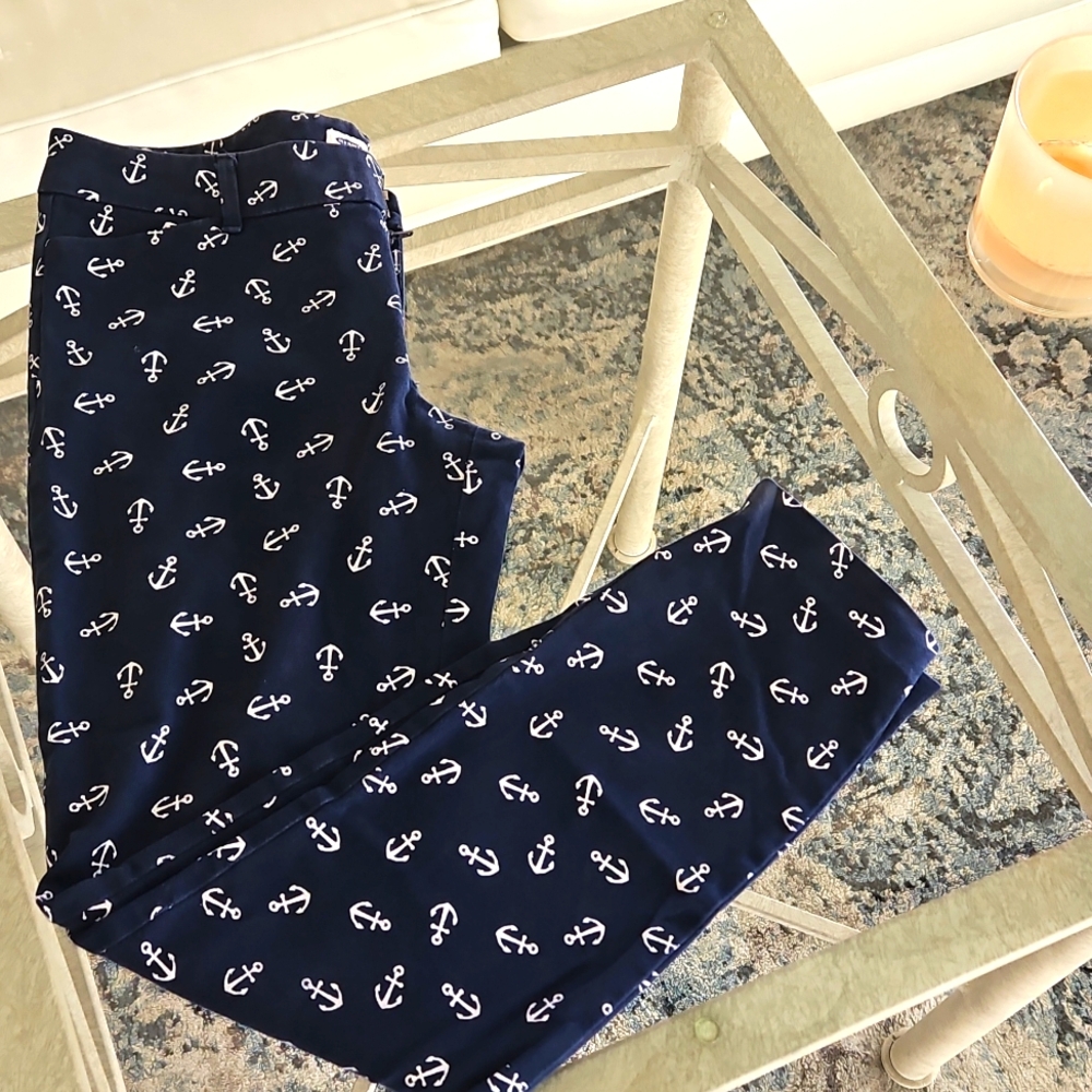 Old Navy Blue and White Ankle Cropped Pants with Nautical Print